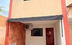 Sobrado de luxo em condomínio